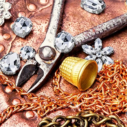 156 Pièces Strass de Couture en Verre Strass Cristal à Dos Plat Strass Serti de Griffes en Métal Gemmes de Couture en Verre Acrylique pour Vêtements DIY Artisanat (Blanc)