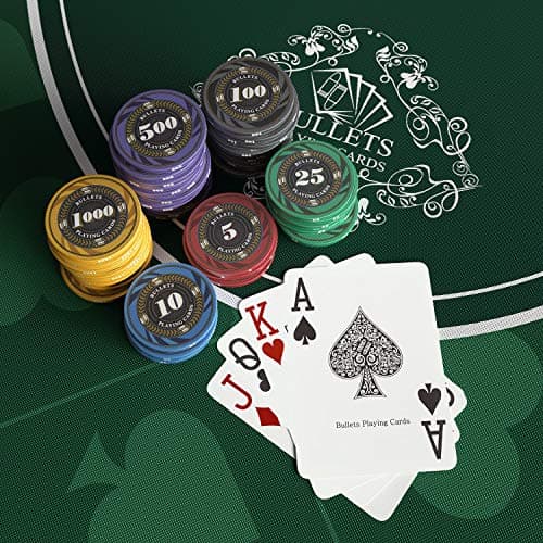 Bullets Playing Cards – Mallette de Poker «Silvio» | 300 jetons en céramique, 2 Jeux de Cartes Bleu et Rouge, 5 dés, 1 Bouton Dealer en céramique, 1 livret avec Les règles du Jeu