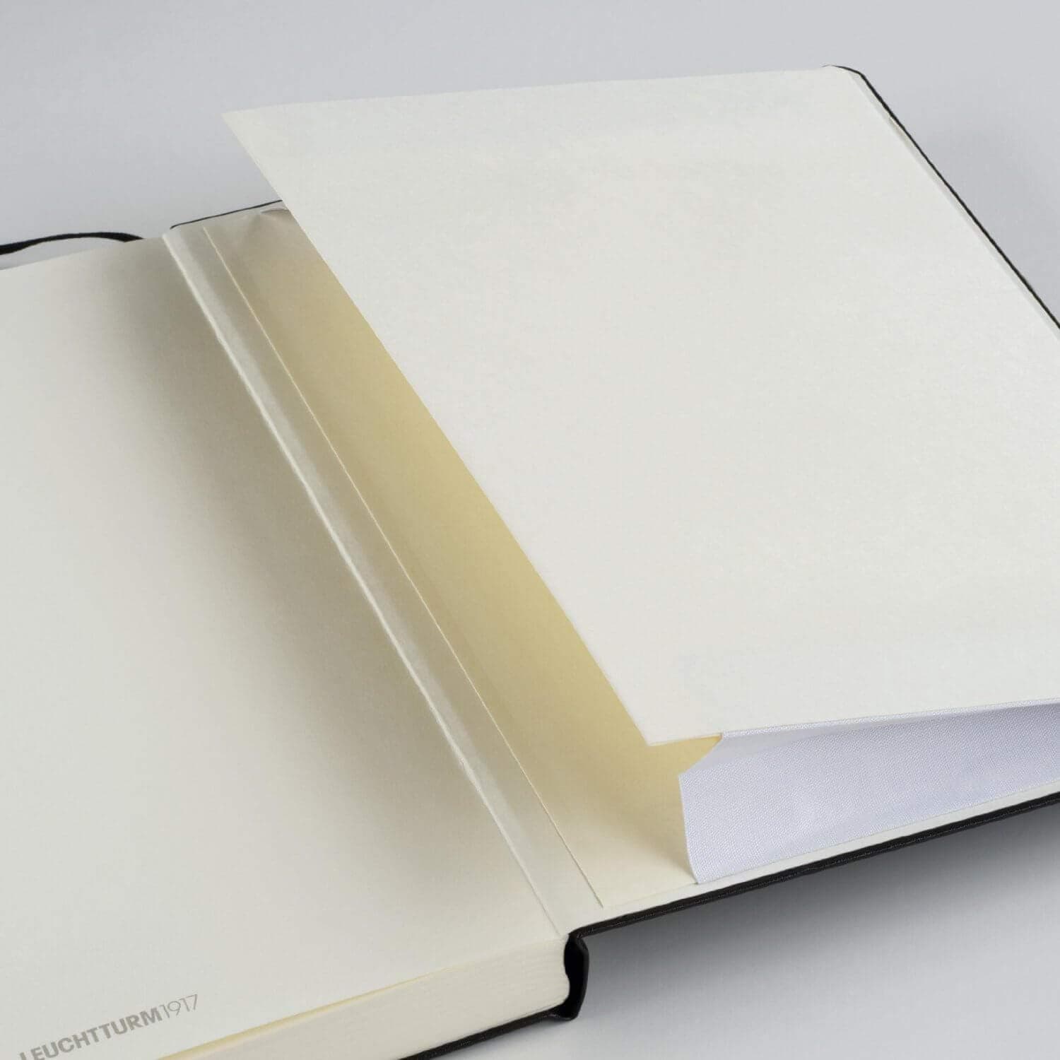 LEUCHTTURM1917 369796 Carnet de notes Medium (A5), Couverture souple, 123 pages numérotees, Apricot, pointillé