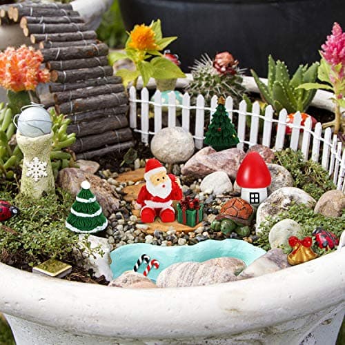 BBTO 43 Pièces Ornements Miniatures de Noël Mini Ornements de Sapin de Noël Bonhomme de Neige Clochette Ours Cabane Château Flocon de Neige pour Les Décorations de Fête de Noël