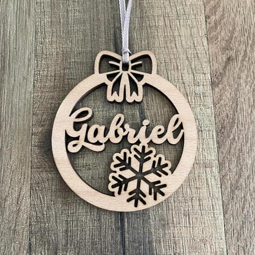 Boule de Noël Prénom personnalisée en bois de hêtre. Décoration sapin de Noël, cadeau unique
