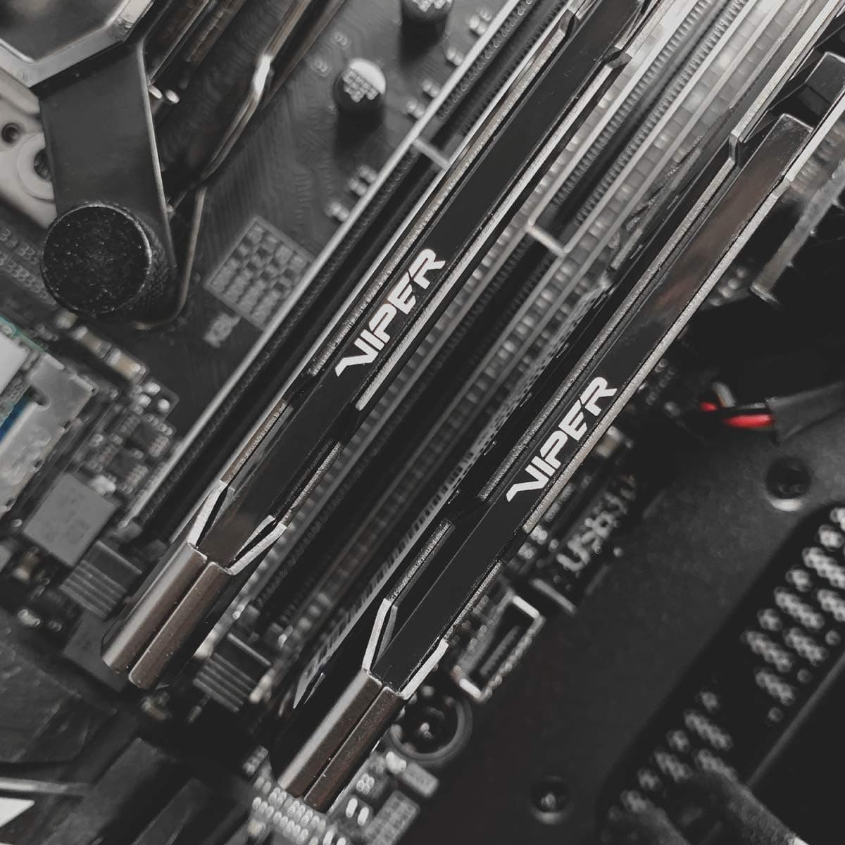 Patriot Memory Kit de Mémoire Haute Performance Viper Steel DDR4 3600 MHz 16Go (2x8Go) C18 Gris