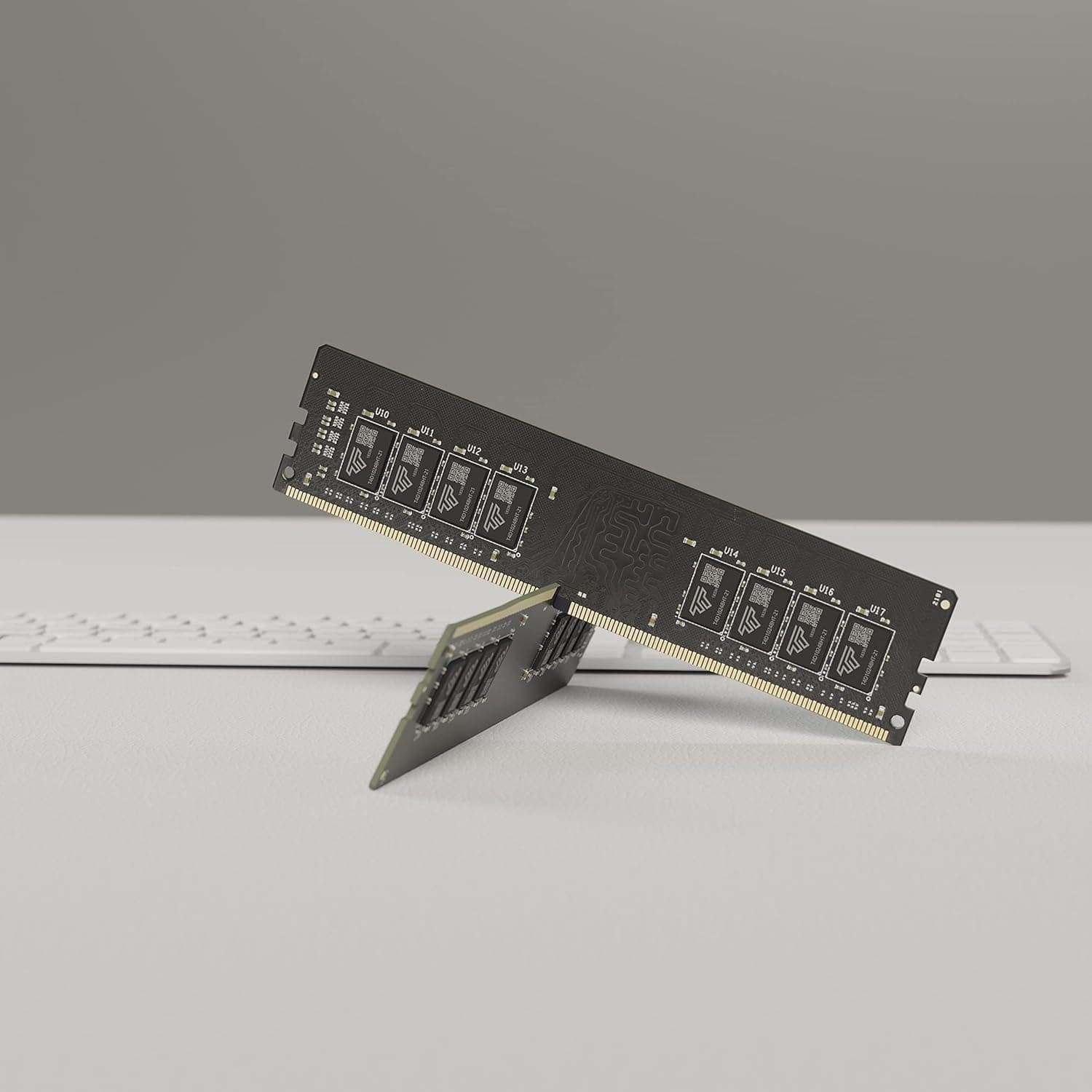 Timetec 8 Go DDR4 2400 MHz (PC4-2400T) PC4-19200 UDIMM pour PC de Bureau – Non ECC sans Tampon, 288 Broches, 1,2 V, CL17 Module de mémoire DIMM