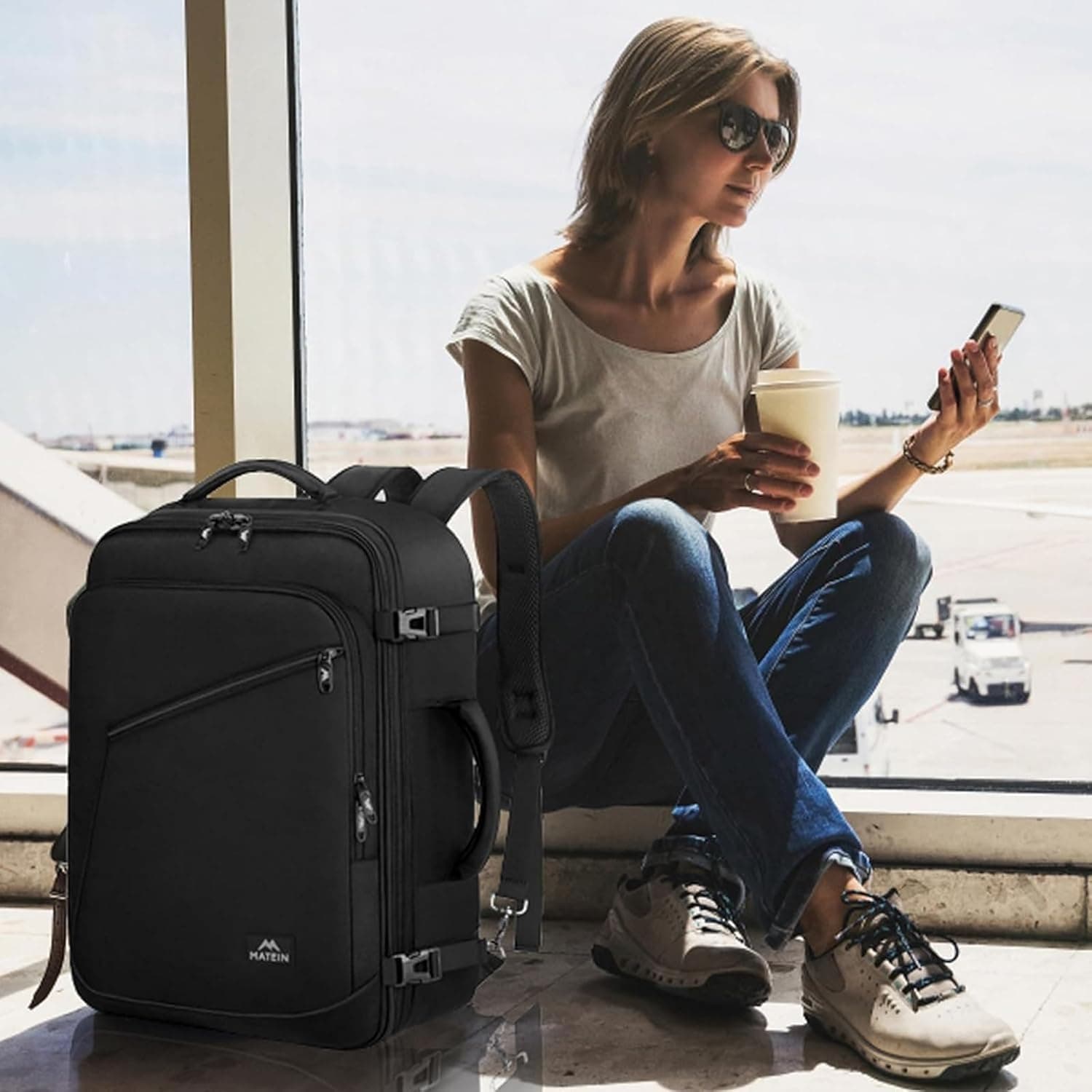 MATEIN Bagage Cabine 40x30x20, Sac a Dos Voyage Cabine Avion avec Ryanair | 40x30x20, Extensible Sac a Dos 30L, Imperméable Bagage a Main Femme Homme pour Scolaires Loisirs Travail, Noir