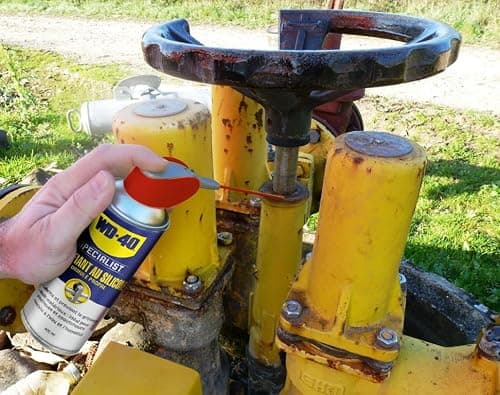 WD-40 Specialist • Lubrifiant Au Silicone • Spray Double Position • Formule Propre • Isolation contre l'humidité • Comptatible tous métaux, plastiques, caoutchoucs et bois • 400Ml