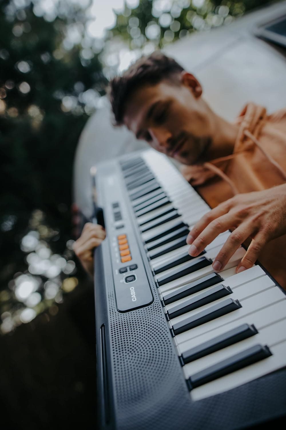 Casio Casiotone CT-S100 Clavier avec 61 Touches Standard, 122 sons & 61 Rythmes d'accompagnement, Noir