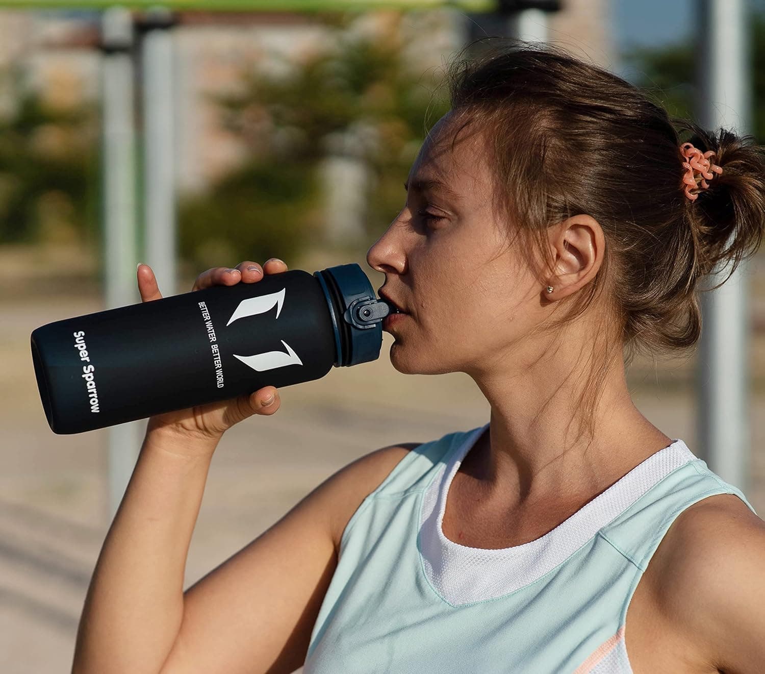 Sparrow Gourde Sport 500ml/750ml/1L - sans BPA - Tritan Plastique Bouteille | Étanche, Gourdes eau, Légère, Lave-vaisselle, Flip Top 1-Clic, Ergonomique, École, Sport, Fitness, Gym, Running, Randonnée