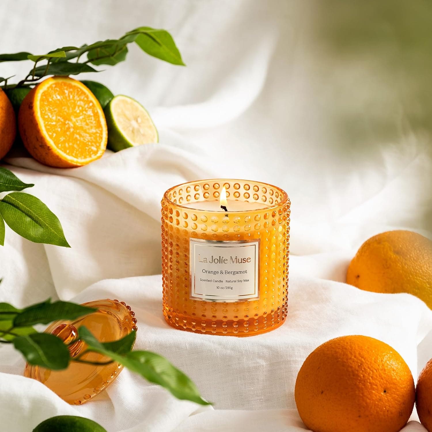 LA JOLIE MUSE Bougie Parfumée à la Bergamote et l’Orange, Bougies Orange pour une Maison Parfumée, Bougie aux Agrumes, Bougies en Soja Naturel, Pot à Bougie Haut de Gamme, 75 heures, 285 g