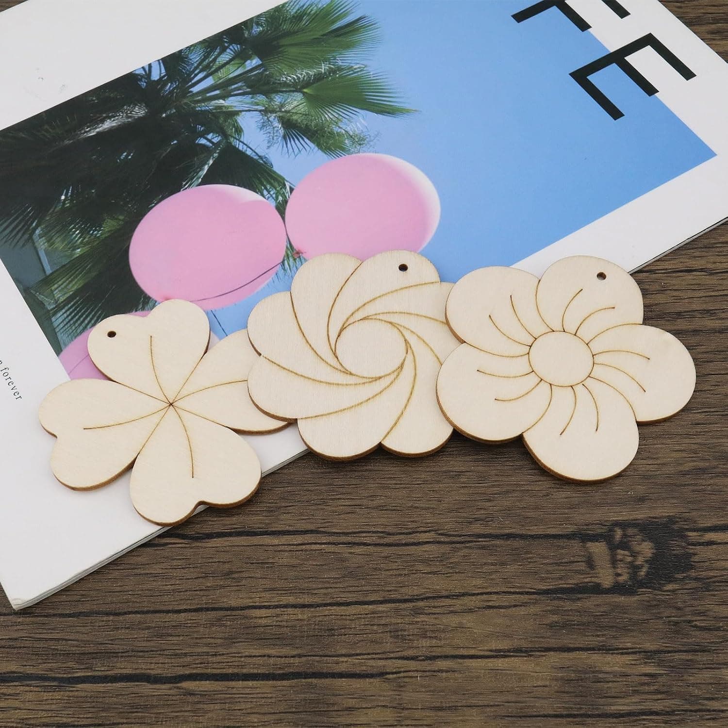 YINETTECH Lot de 30 copeaux de bois vierges en forme de fleur à suspendre - Accessoires pour loisirs créatifs, décoration d'intérieur