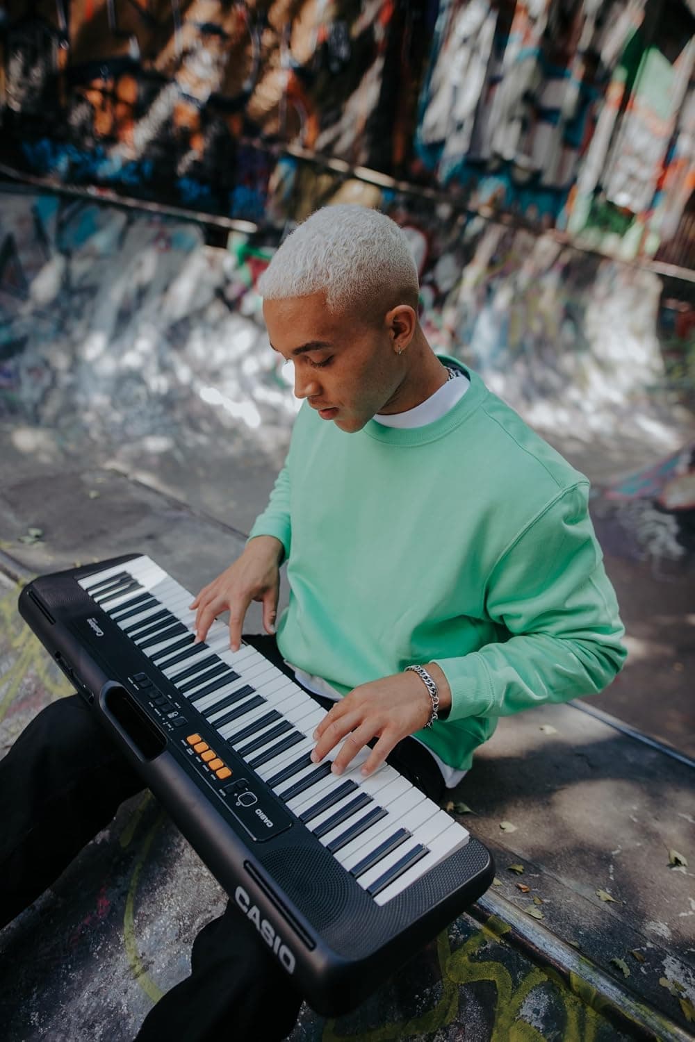 Casio Casiotone CT-S100 Clavier avec 61 Touches Standard, 122 sons & 61 Rythmes d'accompagnement, Noir