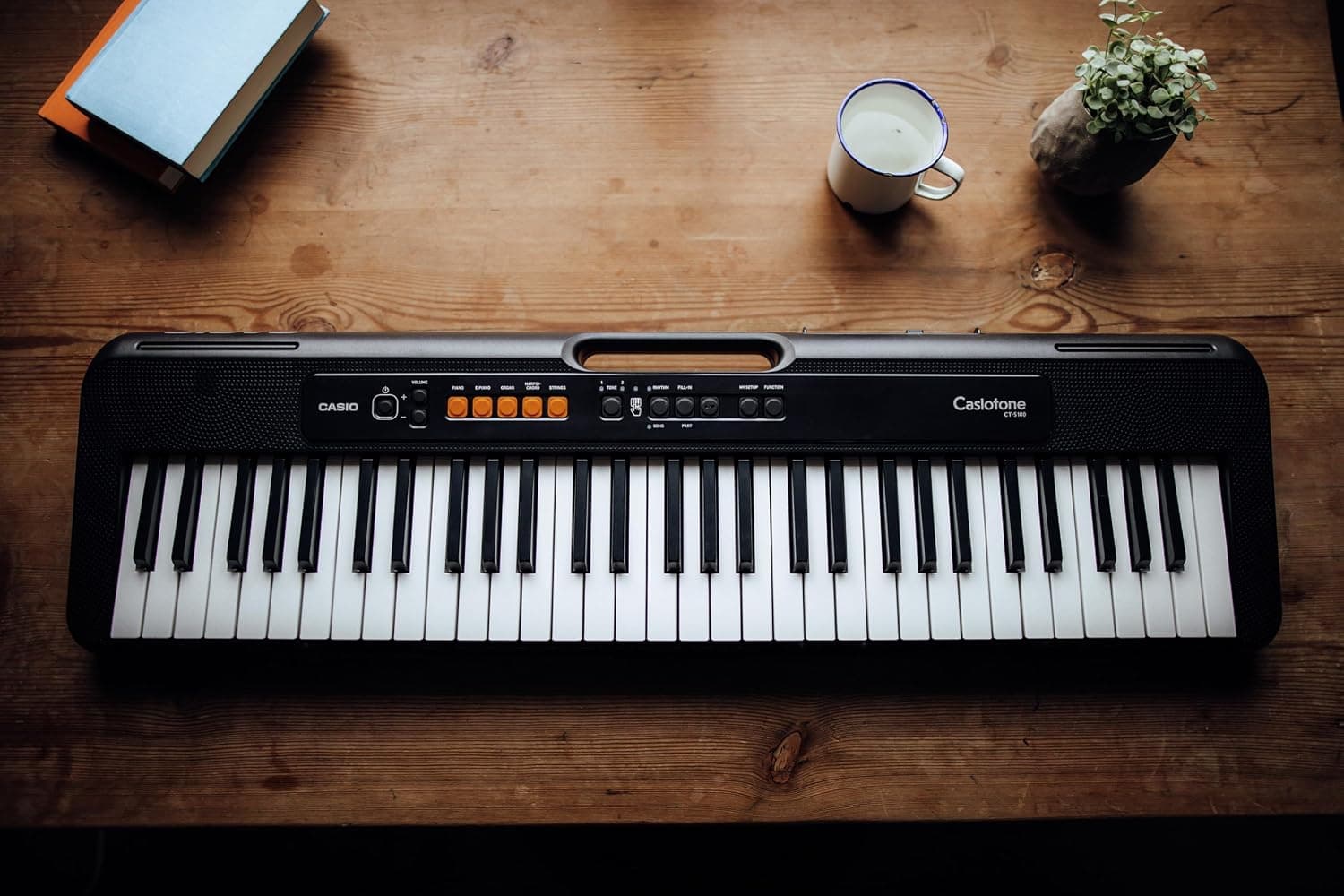 Casio Casiotone CT-S100 Clavier avec 61 Touches Standard, 122 sons & 61 Rythmes d'accompagnement, Noir