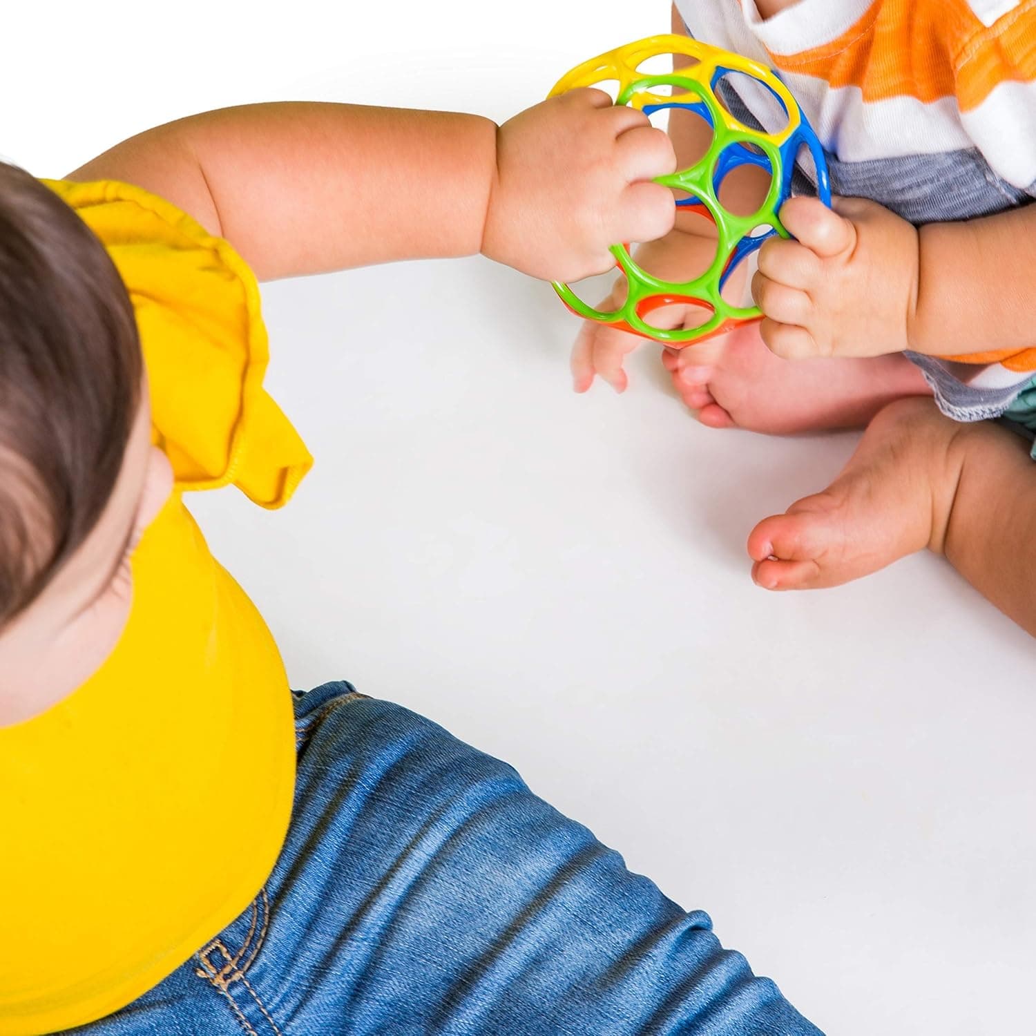 Bright Starts, Oball Classic, Balle Flexible et Facile à Manipuler, Jouet d'activité sensorielle pour Les Enfants de Tous âges, Multicolore
