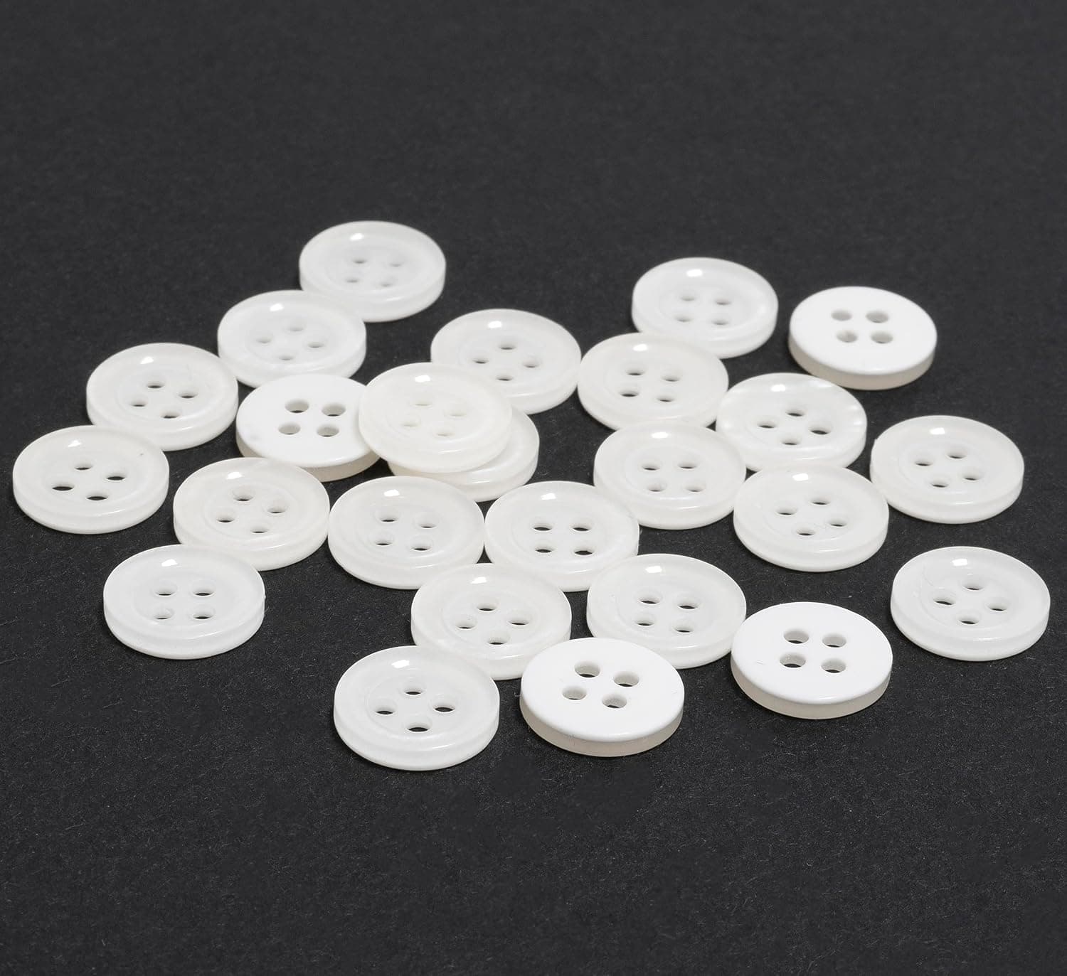 AERZETIX - C67905 - Lot de 25 Boutons à coudre ronds Ø11.5x2 mm à 4 trous 18L L18 avec bord - couleur blanc - en plastique - ouverture 1.8 mm - fashion mercerie couture vêtements décoration