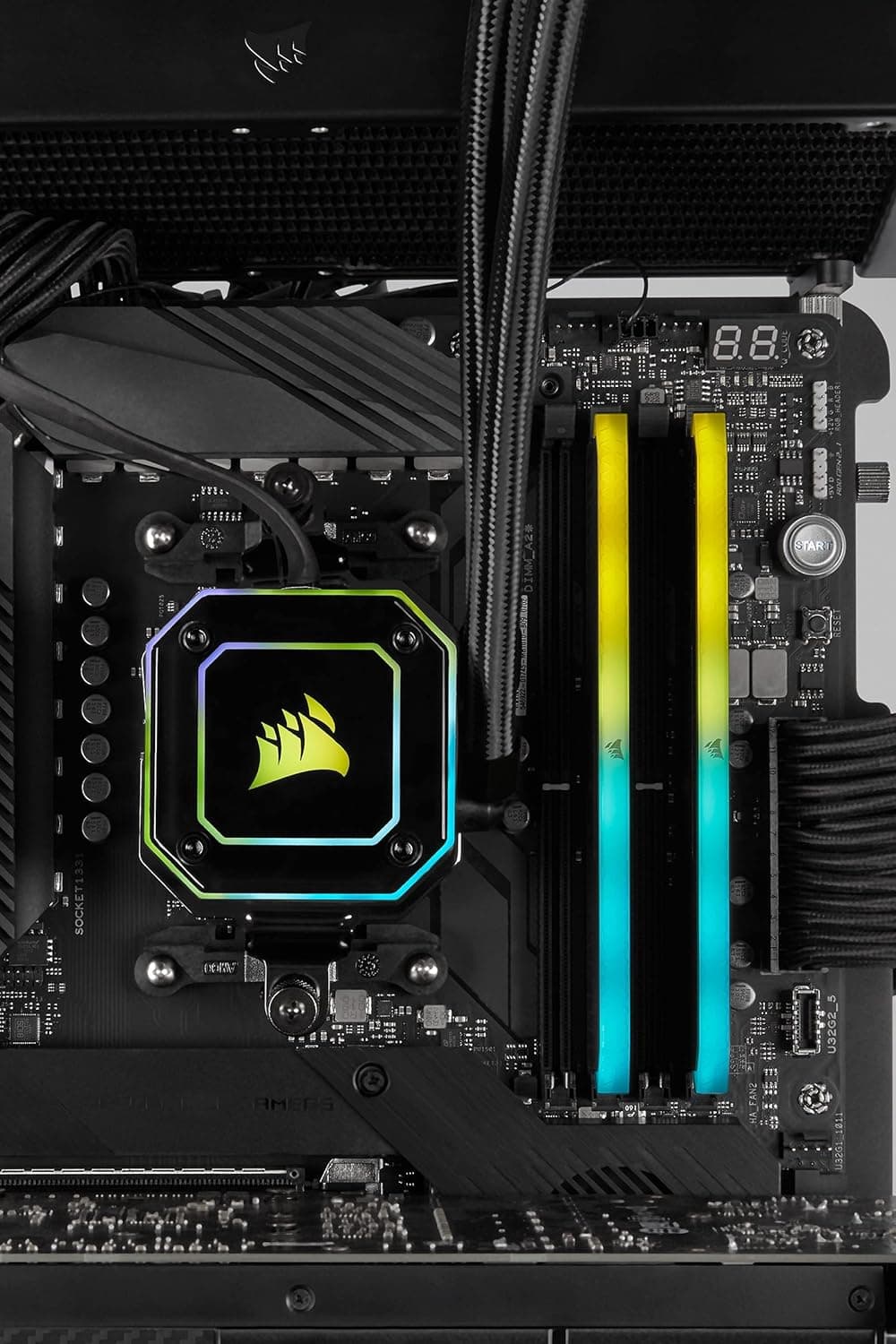 Corsair Vengeance RGB RS 16Go (2x8Go) DDR4 Jusqu'à 3200MHz C16 Mémoire de Bureau (Éclairage RGB Dynamique, Temps de Réponse Serrés, Compatible avec Intel & AMD 300/400/500 Series) Noir