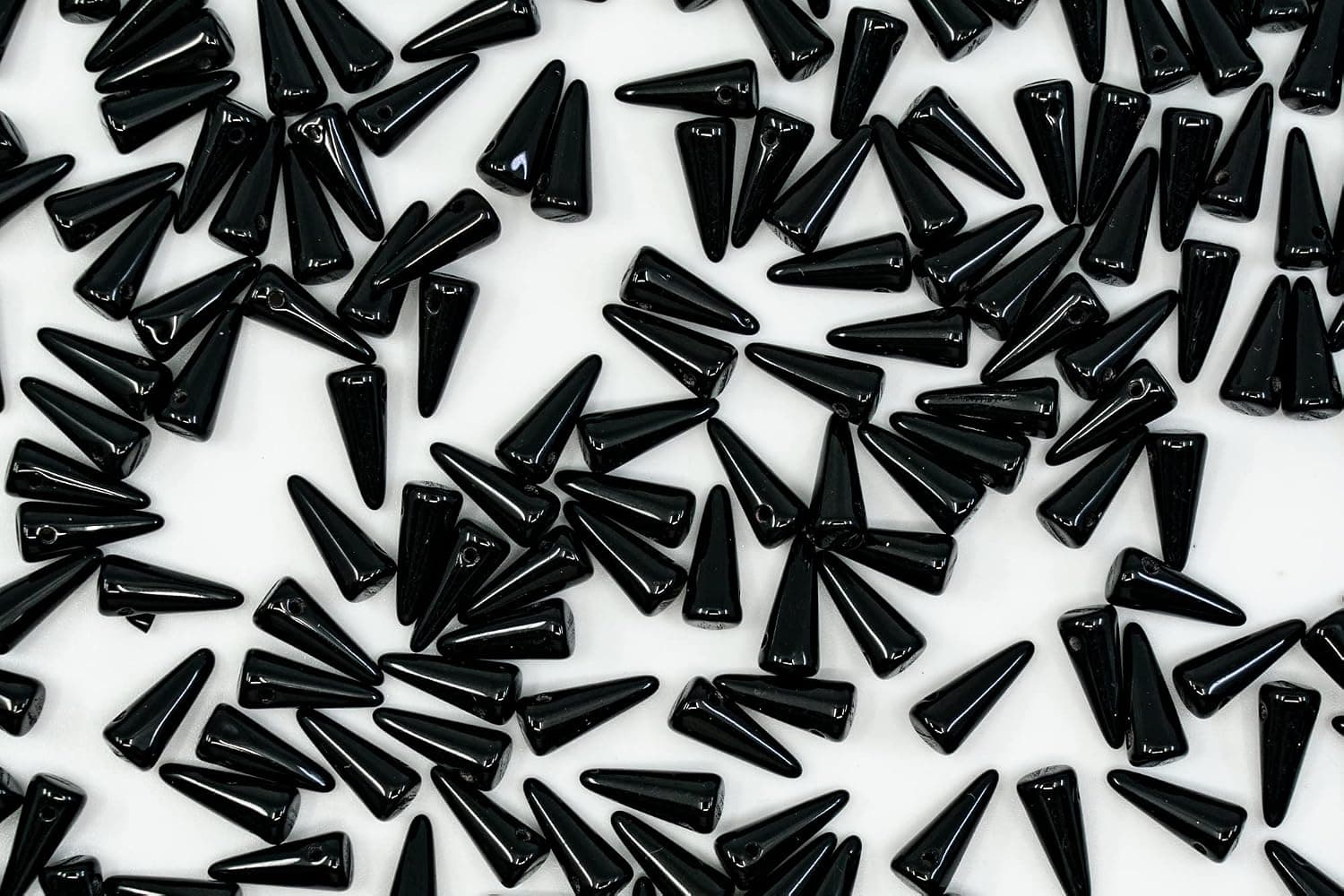 25 g (env. 120 pcs.) Perles de verre petites pointes, 1 trou, perles tchèques pressées, noir de jais 23980, env. 4x10mm