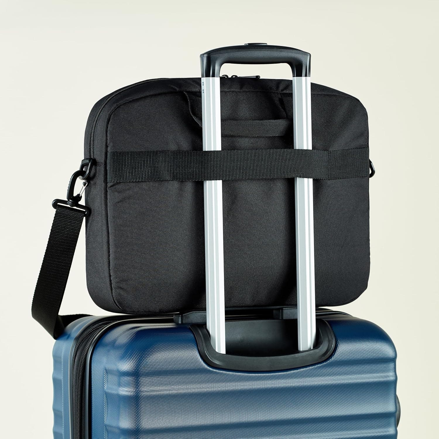 Amazon Basics Sac à bandoulière Compact pour Ordinateur Portable avec Poches de Rangement pour Accessoires (15,6 Pouces - 40 cm) Noir, 1 unité