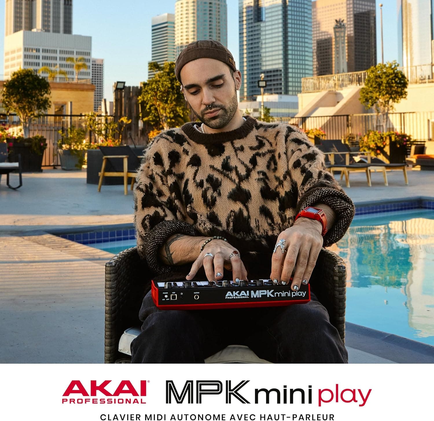 Akai Professional MPK Mini Play MK3 Clavier MIDI USB 25 Touches | Touches Mini Sensibles à la Vélocité, 8 Pads MPC, 8 Boutons, Sons Intégrés, Haut-Parleur, Logiciels Inclus, pour Beatmakers