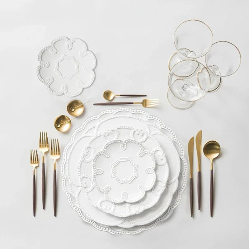 Assiette en céramique Style européen en dentelle gaufrée, plats occidentaux en forme de fleur blanche, vaisselle de mariage, fournitures de cuisine domestique