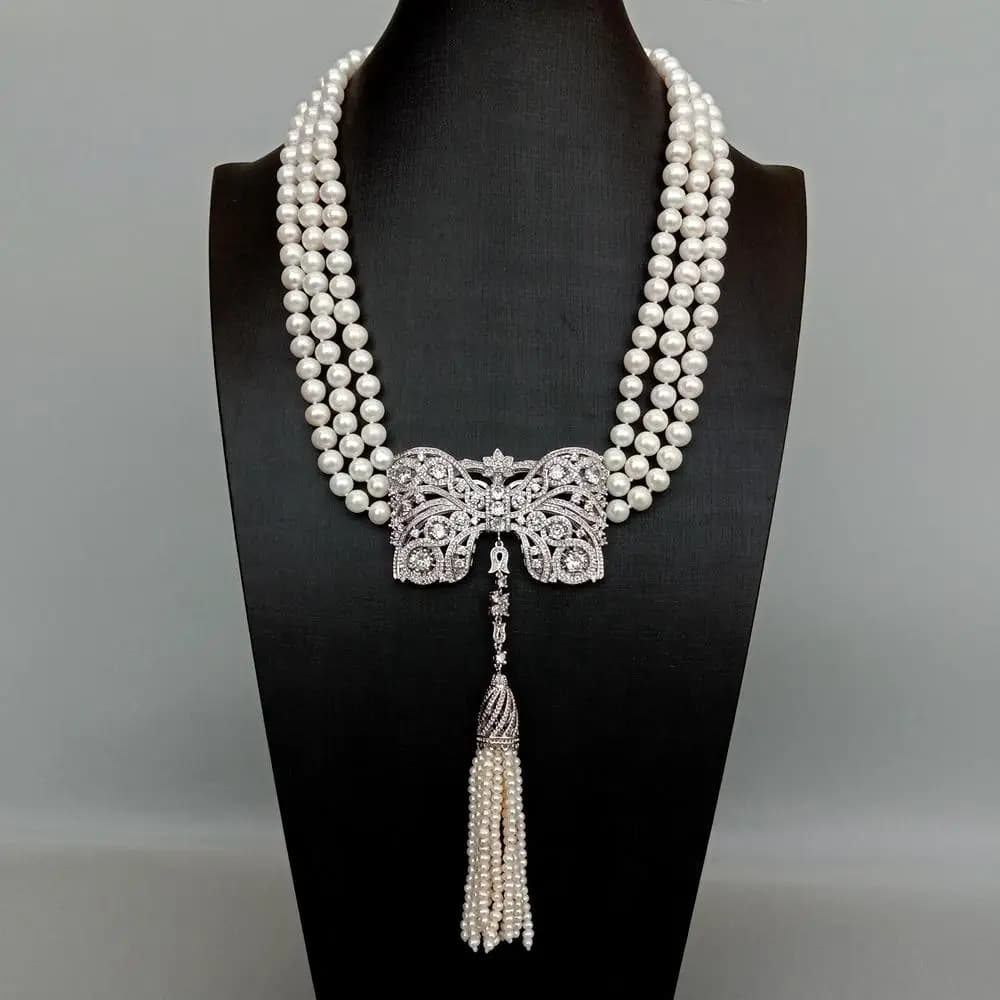 Y · YING – collier de perles blanches de culture d'eau douce à 3 brins, pendentif pompon en zircone cubique en forme de nœud papillon