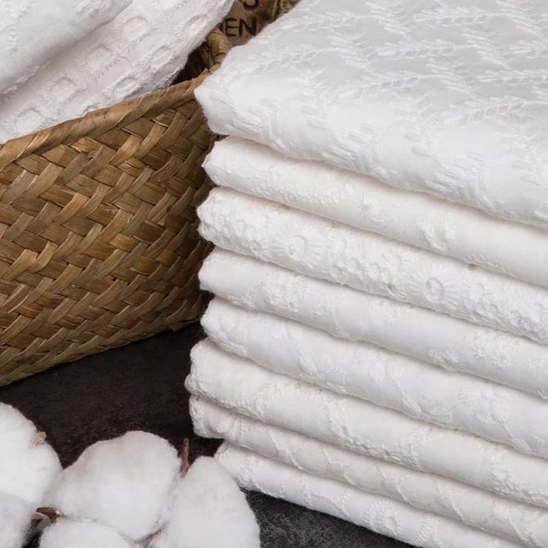 Tissu en dentelle brodée blanche, 100% au mètre, coton, robes de mariée, jupes, vêtements, couture, fleur, gril creux, cour de brocart