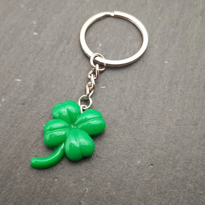 Porte-clés porte-bonheur trèfle à quatre feuilles vert créatif pour filles, porte-clés mignon, pendentif, accessoires de sac, cadeau, chaud