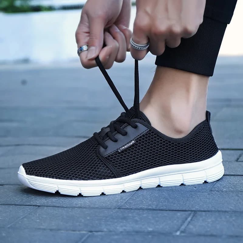 Chaussures de sport légères et respirantes pour hommes et femmes, baskets décontractées, course à pied en plein air, plage, couple, grande taille, été, nouveau, 2021