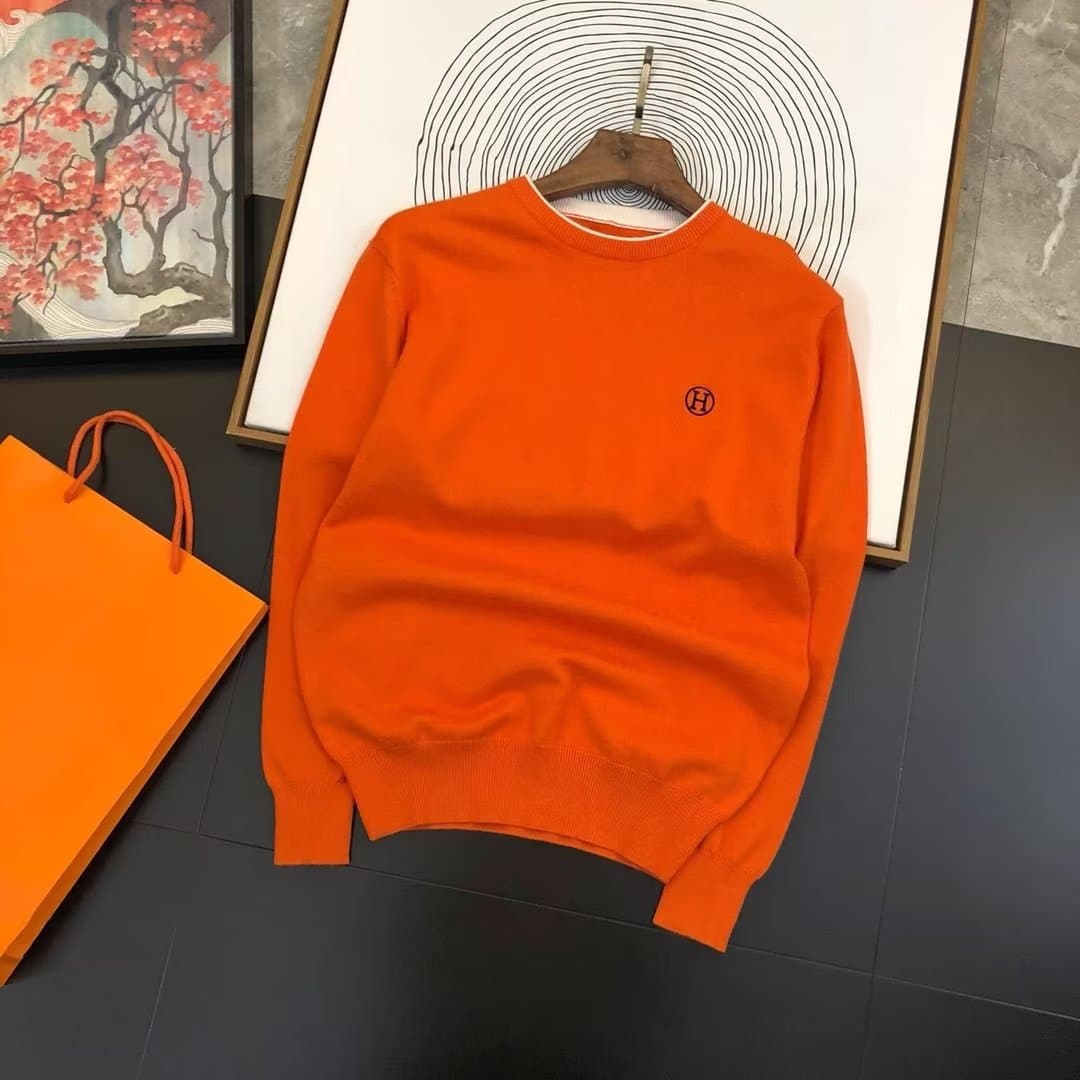 Lettres brodées de marque tendance sur la poitrine, pull chaud à col rond à la mode et simple, automne et hiver vert jeune luxe polyvalent