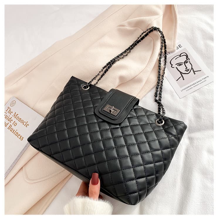 Women's Crossbody Bags Simple Diamond-patterned Embroidered Thread Underarm Lock Single-shoulder Bag, Large-capacity Chain Hand-held Crossbody Bag