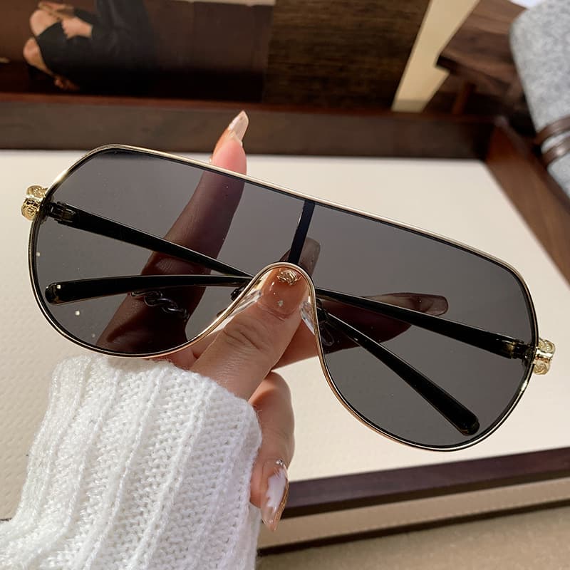 Designer Sunglasses Women's Classic Luxury Gold Letter Temples Fashion Sunglasses Outdoor Beach Leisure Travel Driving High Quality Sunglasses