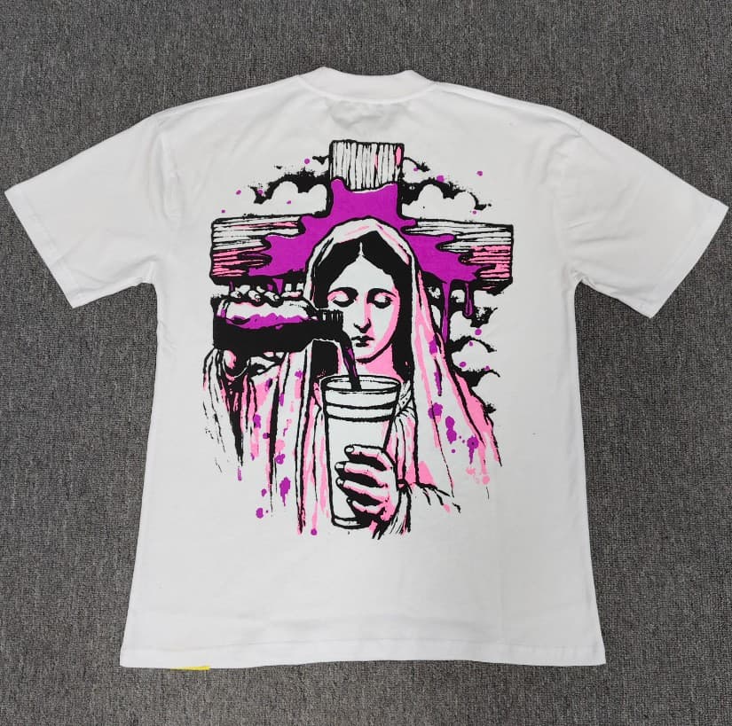 C'EST UNE QUANTITÉ ÉNORME DE SIROP CONTRE LA TOUX. C'est une marque tendance transfrontalière établie de longue date pour les t-shirts à manches