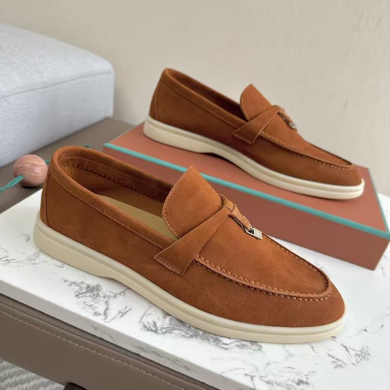 Mocassins assortis haut de gamme en cuir de vache LP avec pendentif à pompon et semelle plate à surface souple