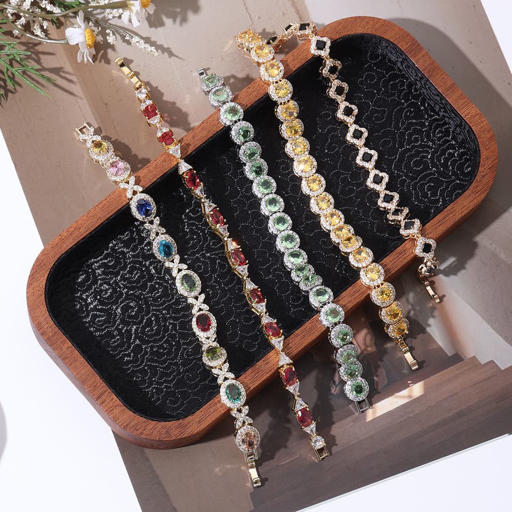 2025 New Diamond-Studded Bracelet For Women, Light Luxury Versatile Exquisite Niche Design High-End Fashion Elegant