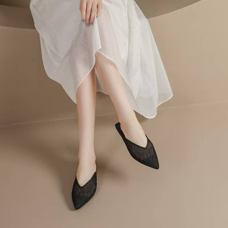 2025 Summer New Internet Celebrity Pointed Flat Sandals Ins Lazy Half Dragged Fairy Style Baotou Muller Women's Slippers