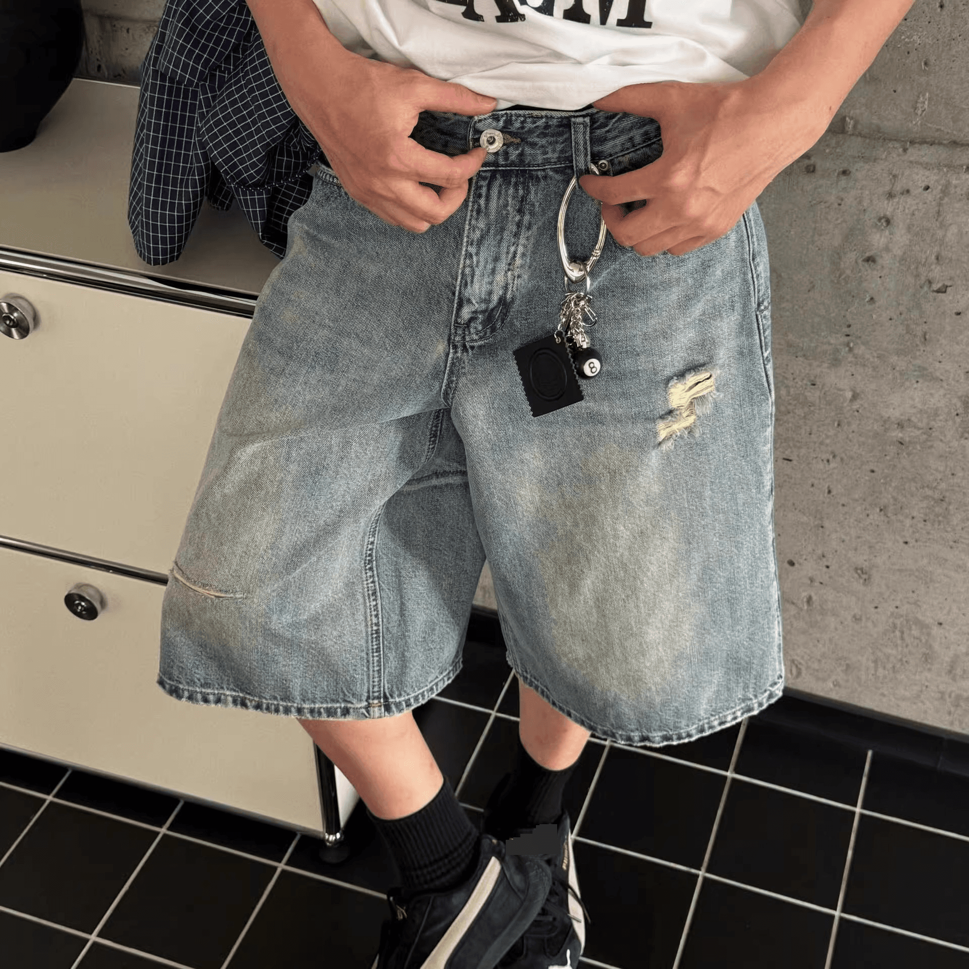 Men's Clothing High Street Trend Hole Brushed Niche Wide Leg Straight Denim Shorts