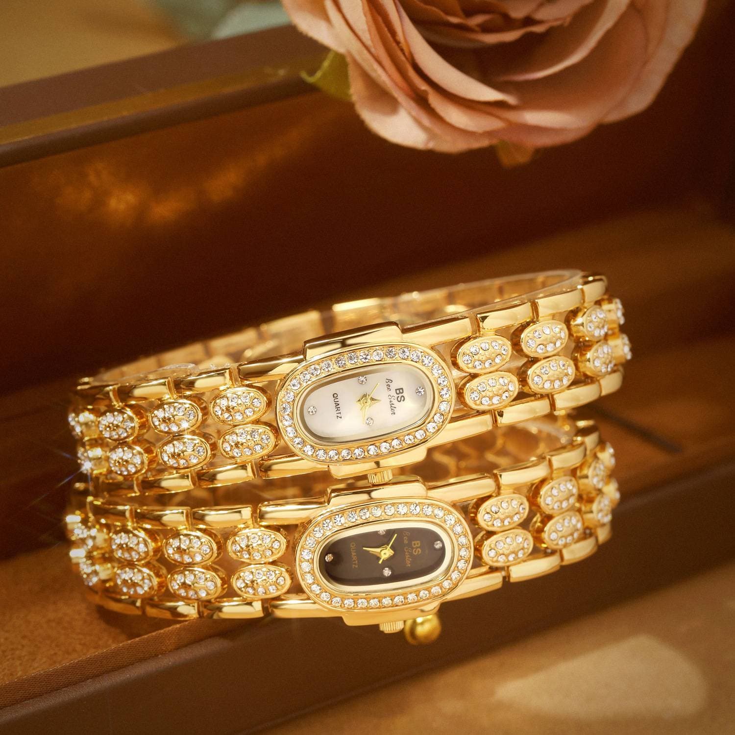 Jewel inlaid bracelet watch, luxurious women's quartz watch, jewelry for parties and banquets