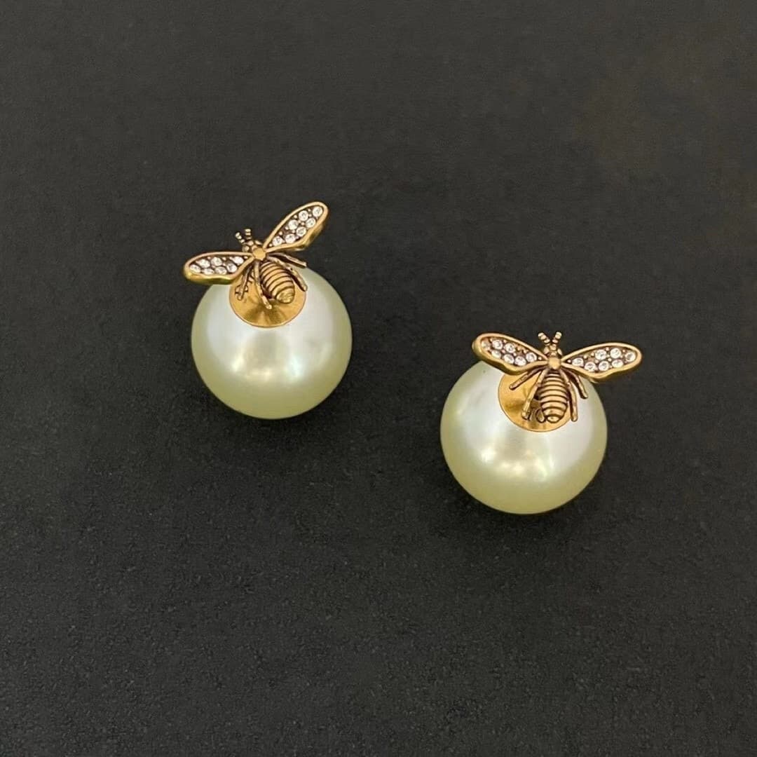 Designer Vintage CD Bee D Home Earrings Pearl Premium Niche Diamond Set