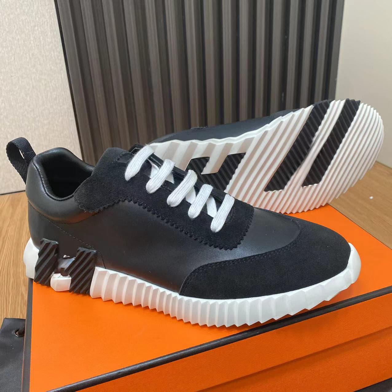 Baskets en cuir véritable pour homme de marque H, chaussures décontractées en maille respirante, noir et blanc, style couple, commerce extérieur