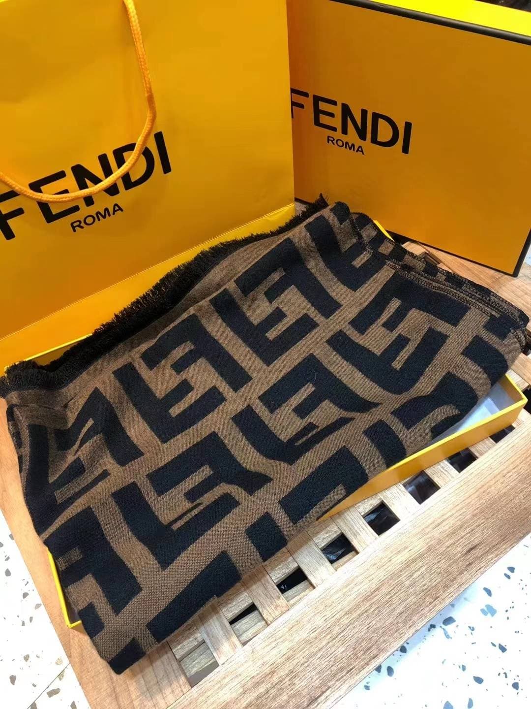 Écharpe femme haut de gamme de marque de luxe AAA FF TOP, nouvelle écharpe simple et tendance à pompon double face, cadeau idéal pour l'automne e