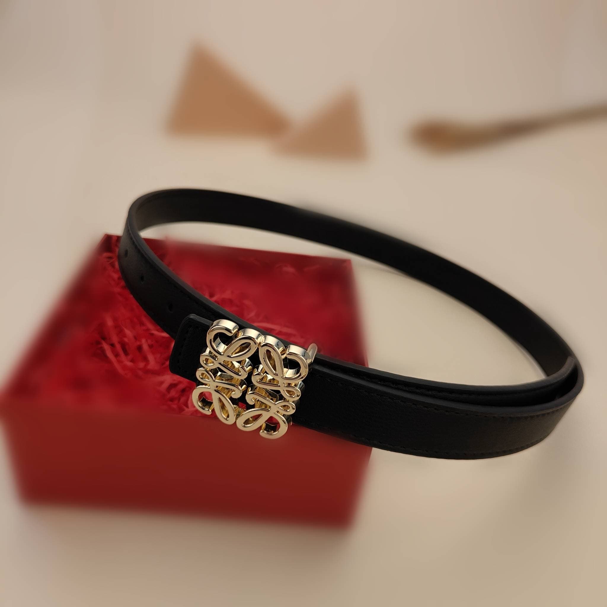Vente chaude classique logo boucle plaine cuir de vachette dames luxe simple jolie célébrité exquise texture cuir femmes ceinture 2.5CM