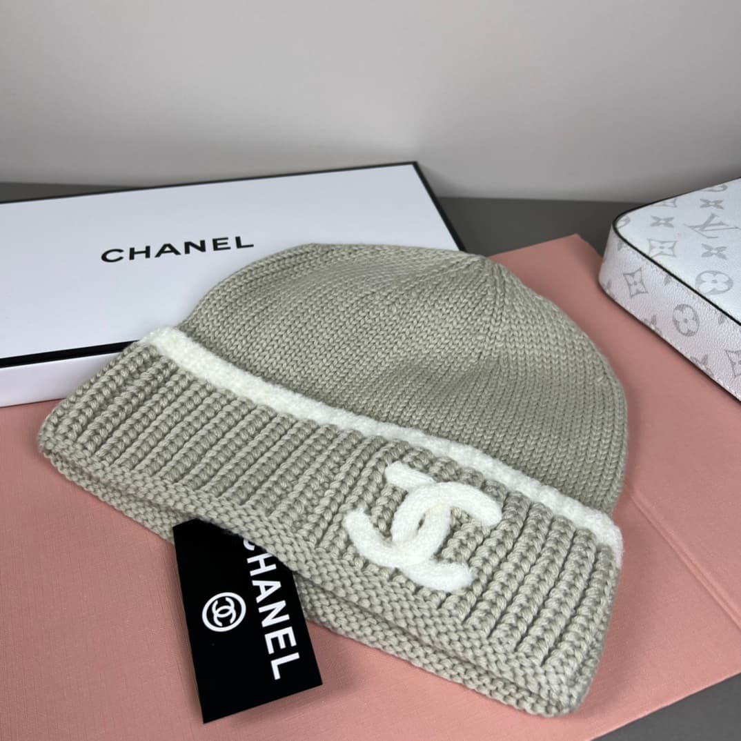 Ensemble de bonnets tricotés CHANEL - Bonnets d'hiver élégants et durables pour les jours froids, design écologique