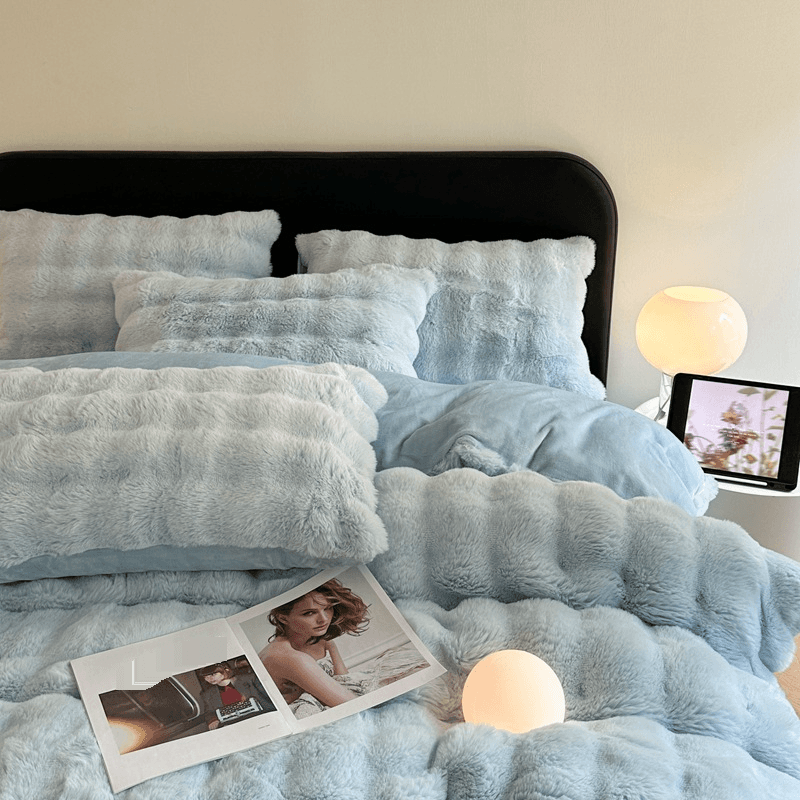 Plush Bed Milk Velvet Four Piece Bedding Thick Fleece Winter Bed Sheet Quilt Three Piece Set