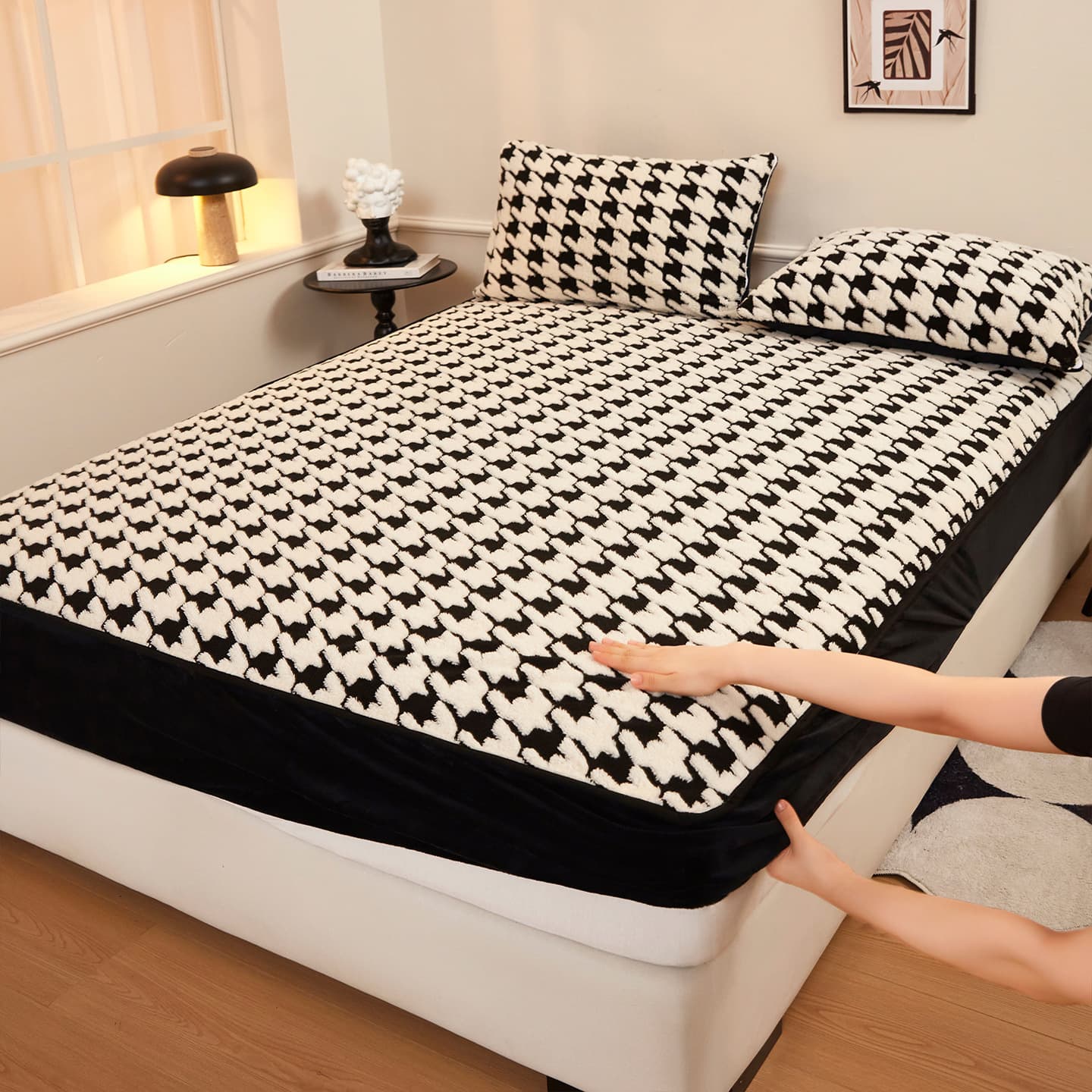Minimalist Style Lined Taffeta Bed Sheet Single Piece Winter Milk Velvet Thickened Coral Fleece Non-Slip Mattress Protector Cover