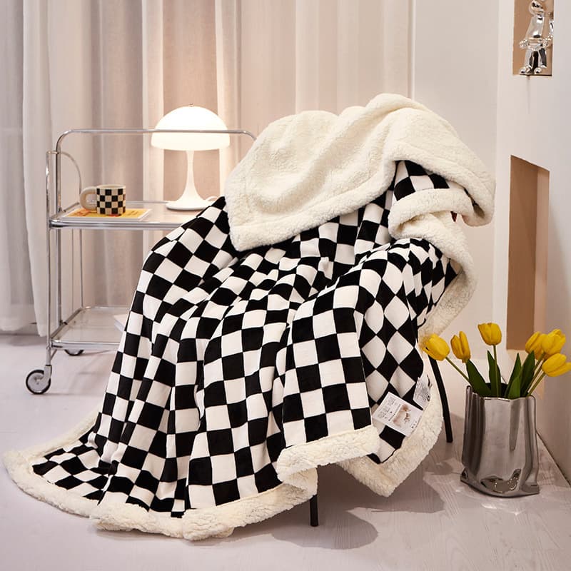Hot selling blankets, chessboard sofas, covers, plaid lambswoosh blankets, thickened warm wool, double-layer flannel