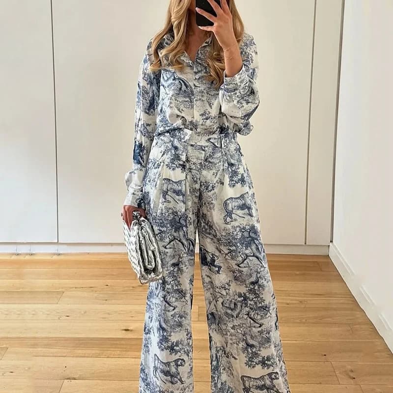 Ensemble chemise à col imprimé et pantalon de détente – Vêtements d'intérieur élégants et confortables pour femmes, parfaits pour les tenues décontractées et de bureau.