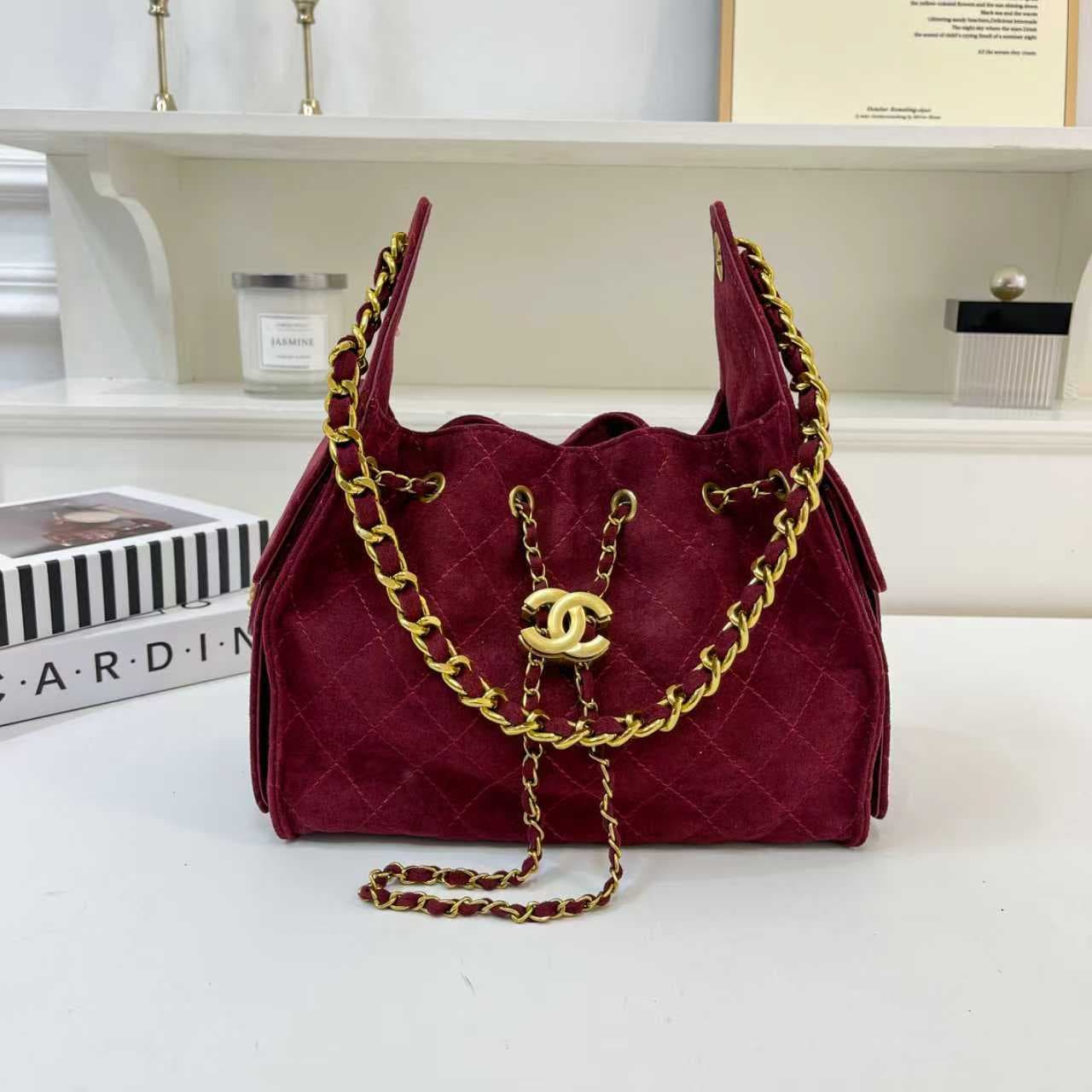 Sac seau matelassé rétro en daim véritable de haute qualité, style élégant, porté épaule ou bandoulière chaîne. Idéal pour une utilisation