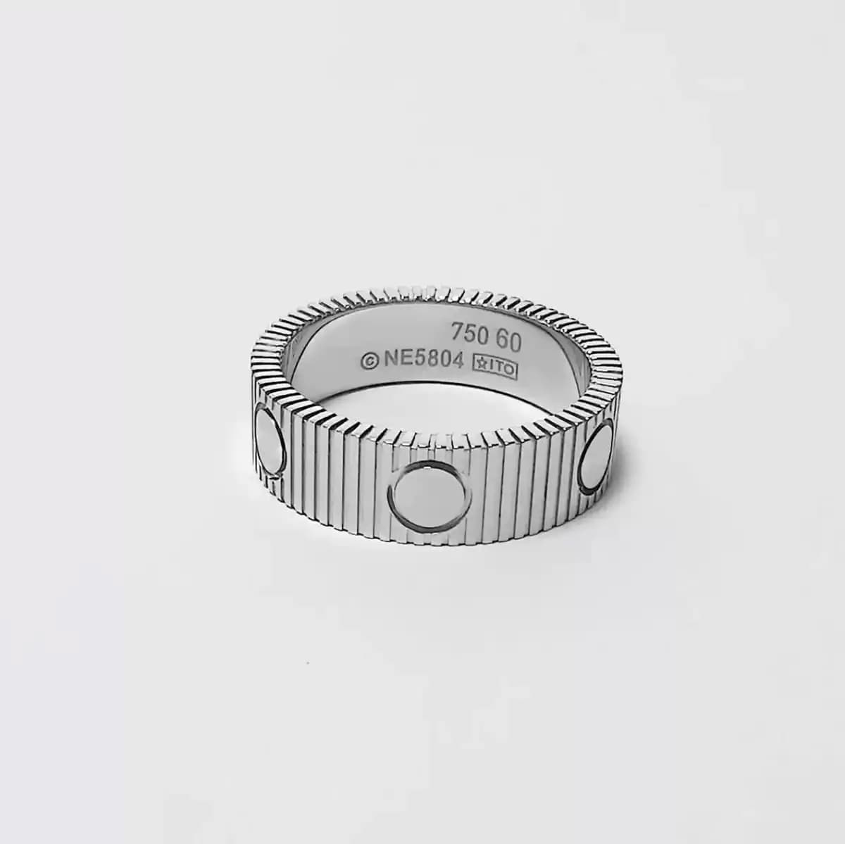 Bague Nail Love pour femme, bague classique de luxe en or pour l'amour et le mariage, avec pochette rouge, inaltérable et hypoallergénique.