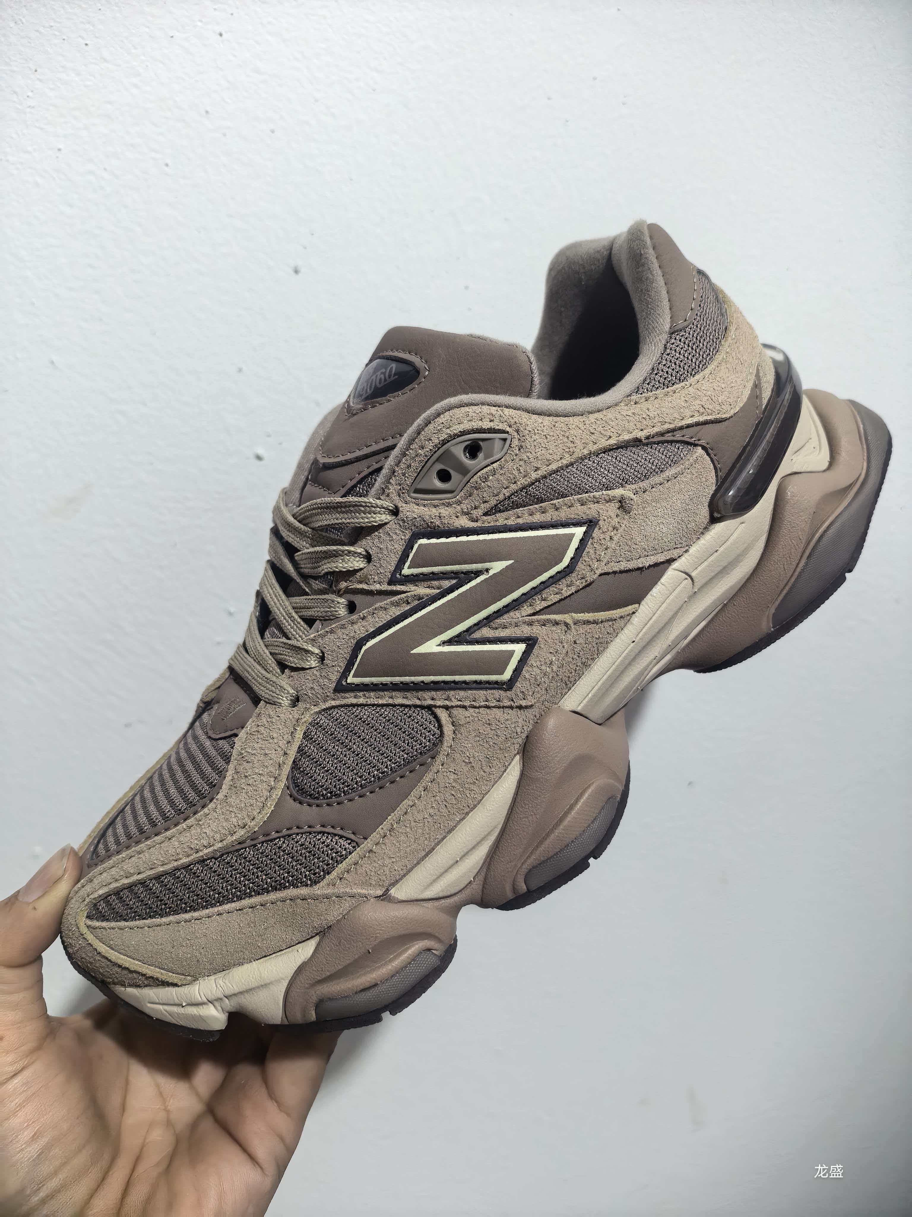 Baskets 9060s légères et confortables, chaussures de course vintage élégantes et durables pour hommes et femmes