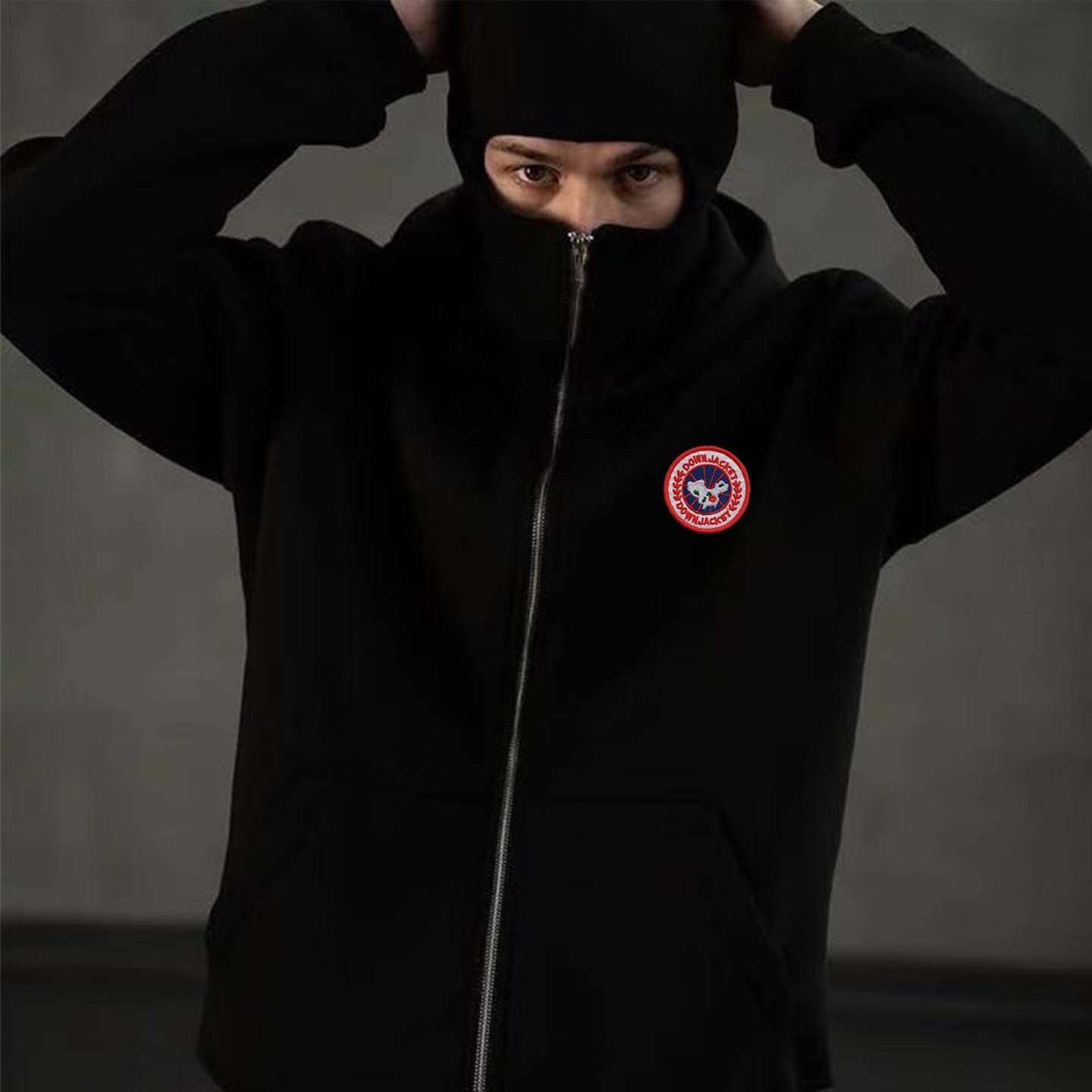 Sweat à capuche pour homme, style américain moderne, de haute qualité, à double capuche, coupe ample et polyvalente, orné d'un badge brodé.