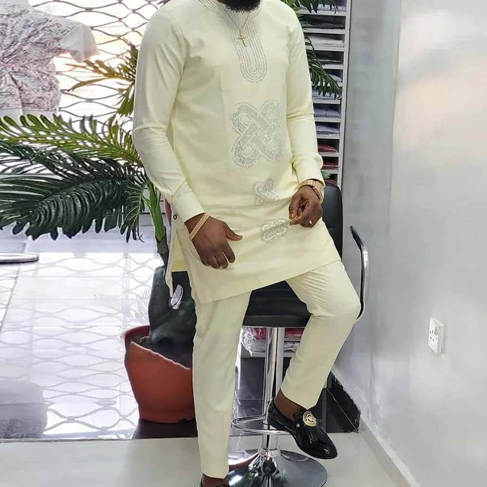 Costume noir africain décontracté brodé pour homme, manches longues, idéal pour les mariages et les banquets.