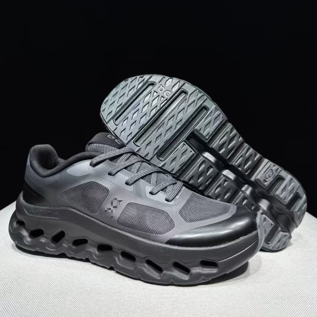 Chaussures de course confortables et polyvalentes pour l'été, alliant style décontracté et extérieur. Semelle épaisse en mesh respirant pour un